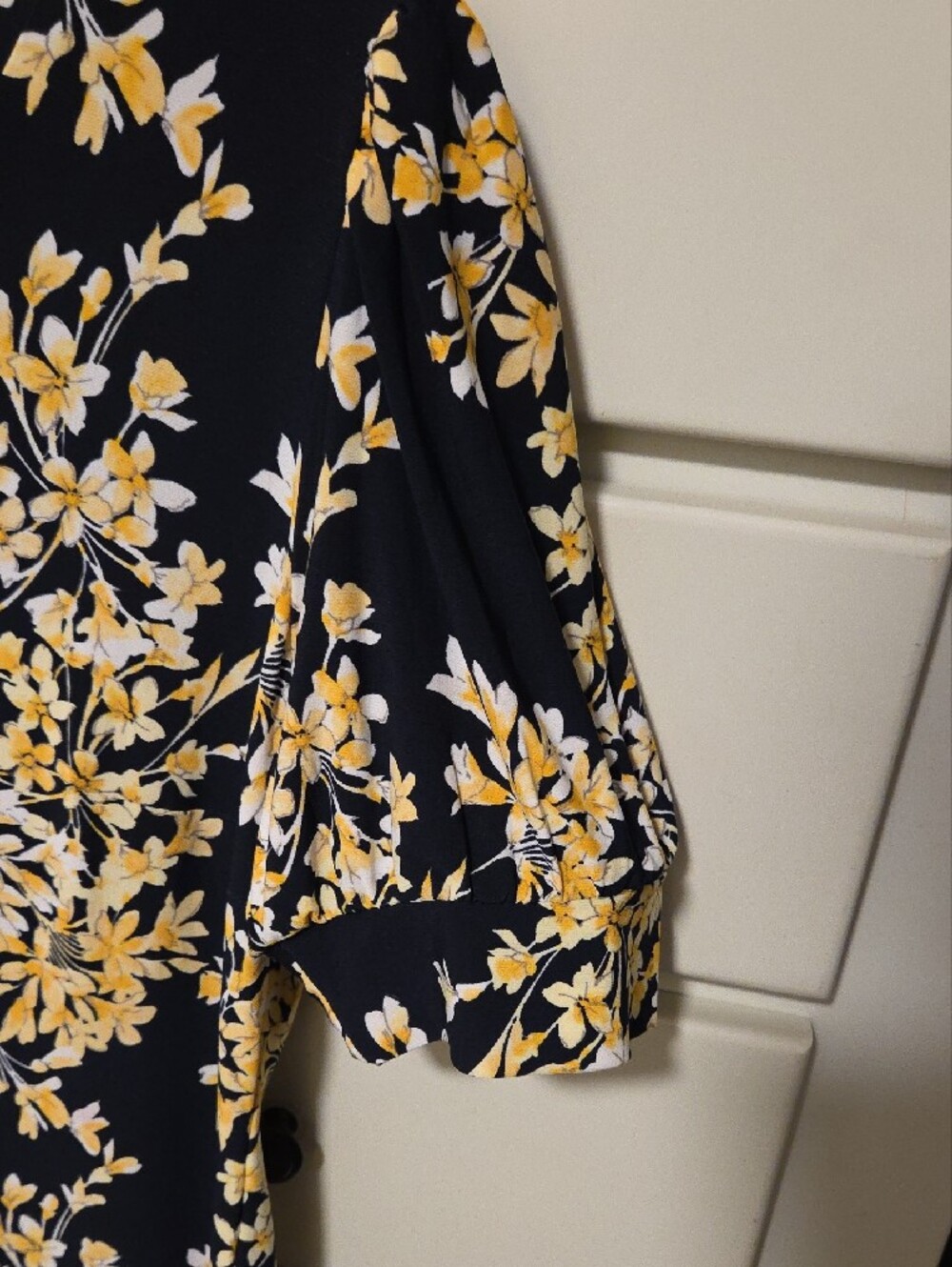 Tommy Hilfiger Black Floral V-Neck Dress with Yellow & White Blossoms NWT - Picture 6 of 7
